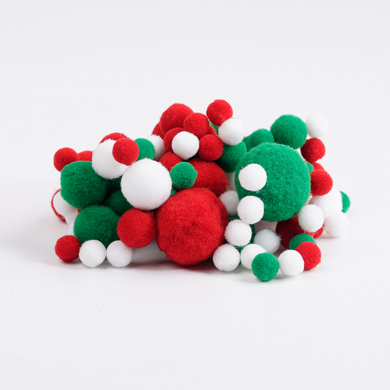 Pompon decorativi in rafia