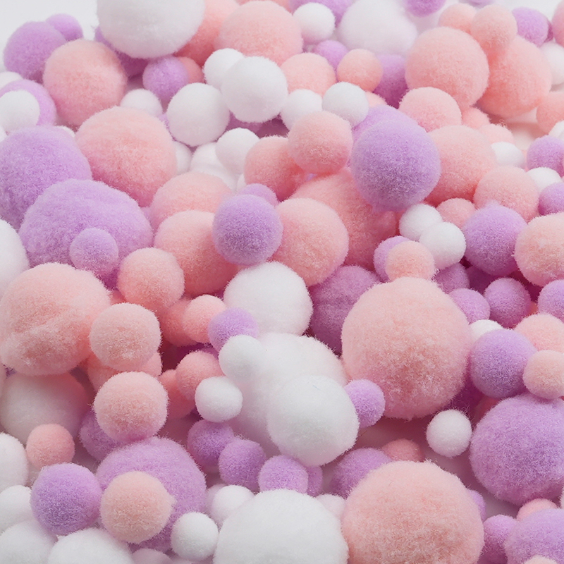 Pompon decorativi in rafia