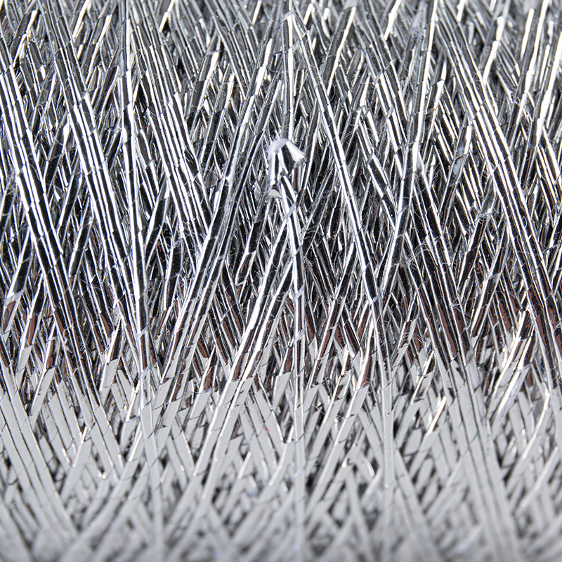 Filato decorativo con lucentezza metallica